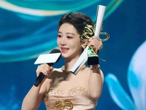 Dương Tử lộ diện sau khi đón tin vui, làm ngay hành động khiến fan ngỡ ngàng