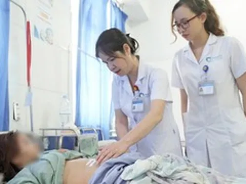 Đang đi du lịch phải lên bàn mổ vì suýt mất cơ hội làm mẹ