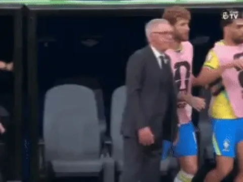Ancelotti gây sốt với phản ứng lạnh như băng khi Brazil ngược dòng