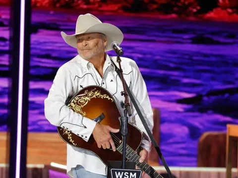 Huyền thoại nhạc đồng quê Alan Jackson hé lộ cuộc chiến bệnh tật suốt 15 năm
