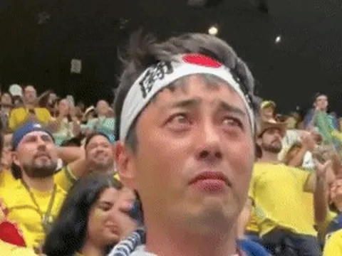 Fan Brazil an ủi CĐV Nhật Bản bật khóc