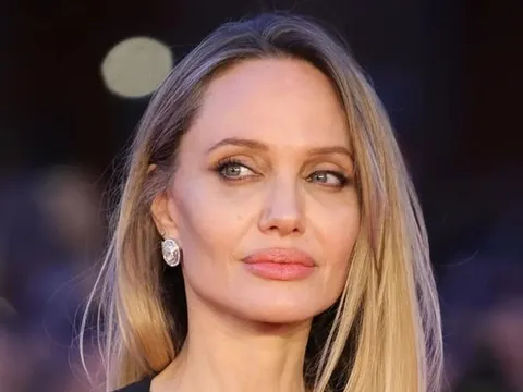 Angelina Jolie tiết lộ chuyện hẹn hò sau gần 10 năm ly hôn Brad Pitt