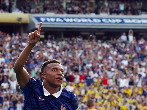Mbappe phi thường, nhưng tuyển Pháp còn hơn thế