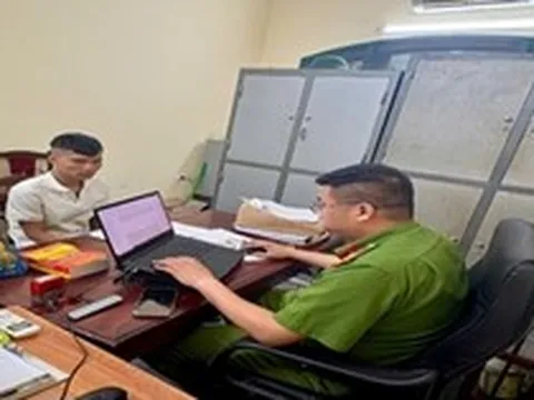 Mở hàng chục thẻ ngân hàng được trả 6 triệu/tháng, Lê Thanh Phú SN 2002 bị bắt