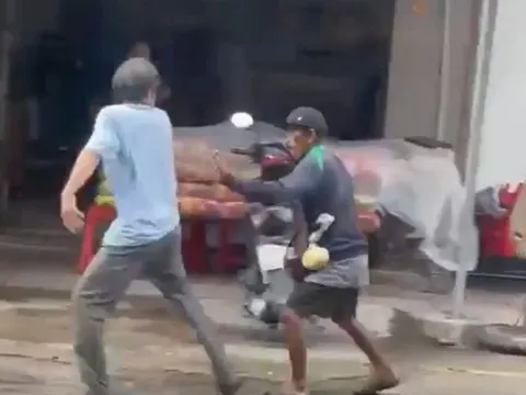 Mâu thuẫn khi bán vé số, U70 rút dao tấn công đồng nghiệp tử vong rồi bỏ trốn
