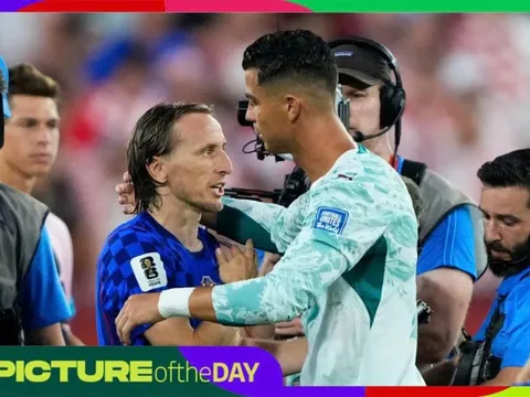 Khoảnh khắc World Cup: Cái ôm của Ronaldo và Modric