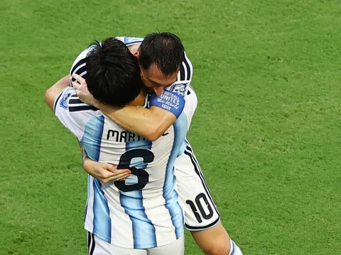 Messi ghi bàn, Lisandro khiến Ibrahimovic và Roy Keane trầm trồ