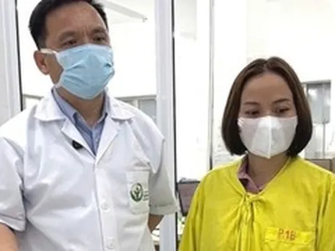 Khoảnh khắc tiễn biệt nghẹn ngào của thầy hiệu trưởng với học trò hiến tạng cứu người