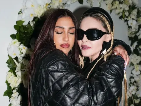 Madonna và con gái lần đầu hát về mối quan hệ nhiều sóng gió