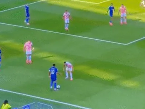 Mbappe gây cười với pha xử lý vụng về