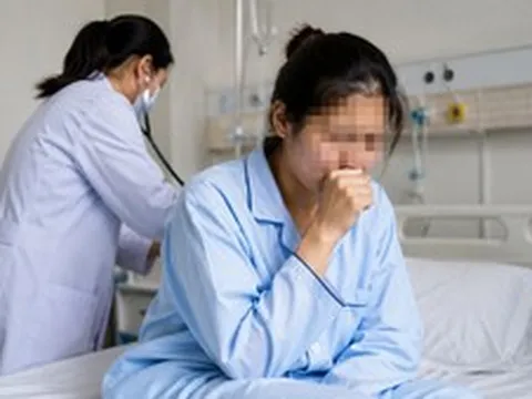 Mua thuốc chữa ho theo người quen mách, cô gái uống cả thuốc chữa tiểu đường