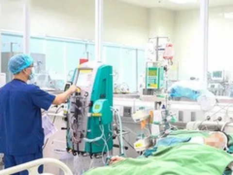 Bé trai 6 tuổi đuối nước ngừng tim ngay trong buổi học bơi