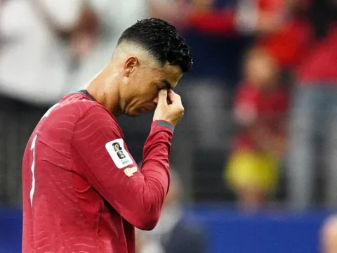 Ibra: "Muốn vô địch World Cup, Martinez phải dám cho Ronaldo dự bị'