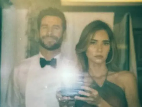 Liam Hemsworth dự đám cưới Taylor Swift cùng hôn thê