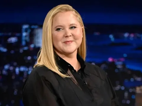 Nữ diễn viên Amy Schumer khoe vóc dáng thon gọn sau loạt biến cố