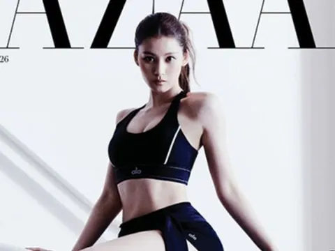 Sana (TWICE) khoe cơ bụng săn chắc