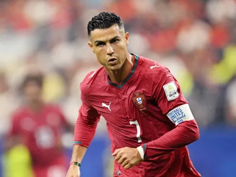 Ronaldo: 'Vô địch EURO ngang World Cup'