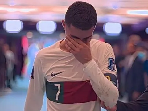 Khoảnh khắc 'bước đi trong nỗi đau' của Ronaldo được tái hiện