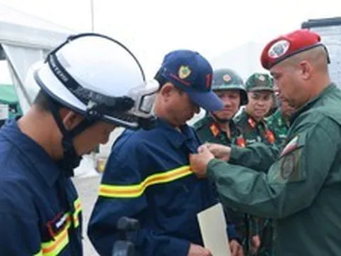 Đoàn cứu nạn, cứu hộ Việt Nam nhận Huy chương 'Anh hùng Venezuela'