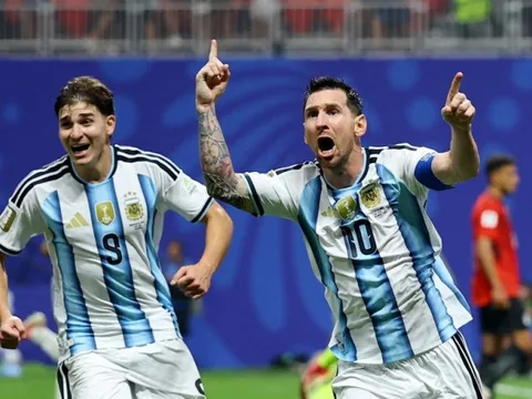 Messi cân bằng kỷ lục gần trăm năm của Argentina tại World Cup