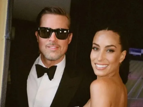 Nam tài tử Brad Pitt và bạn gái công khai mối quan hệ