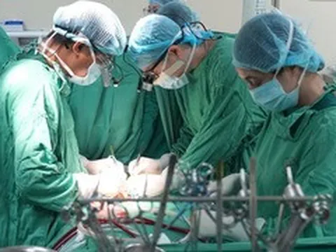 'Sửa' tim cho bé sinh non chỉ nặng 1,5kg
