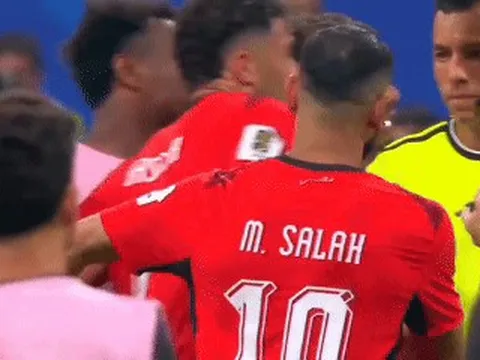 Salah ghi điểm vì hành động đẹp sau thất bại của Ai Cập