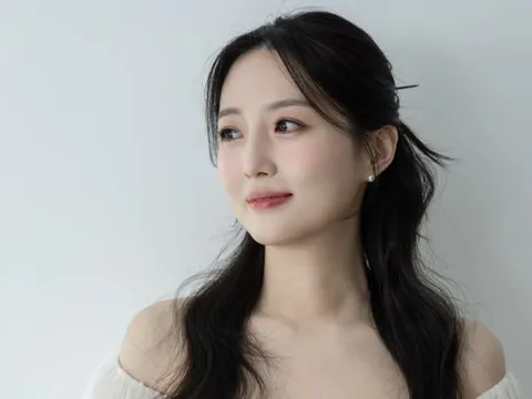 Kim So Young gây sốt với biểu cảm hạnh phúc khi 'hẹn hò trai trẻ'