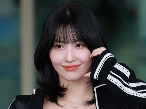 Momo (TWICE) gây sốt với ảnh cận mặt, nhan sắc không tì vết như AI