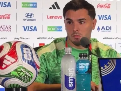 Diaz 'đứng hình' vì sự cố hy hữu tại World Cup