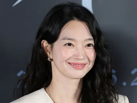 Shin Min Ah gây sốt với nhan sắc cận cảnh