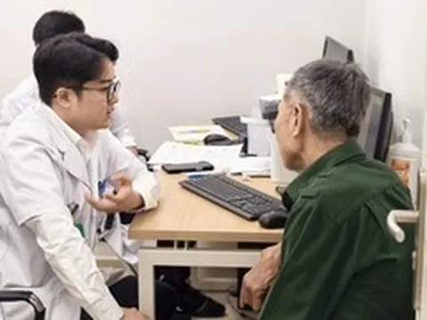 Hơn 300 bệnh nhân đến BV Việt Đức cơ sở Ninh Bình khám trong ngày đầu mở cửa