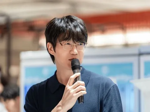 Sung Si Kyung bày tỏ mong muốn kết hôn ở tuổi 47