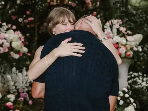 Travis Kelce lần đầu nhắc về màn cầu hôn Taylor Swift sau lễ cưới