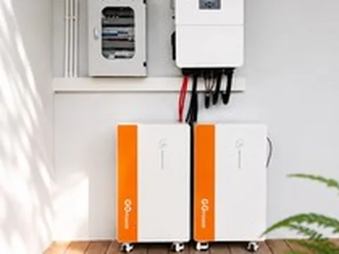 Vì sao ngày càng nhiều gia đình đầu tư pin lưu trữ cho hệ thống điện mặt trời?