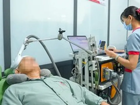 Về nước điều trị sau đột quỵ, Việt kiều Mỹ ấn tượng với tay nghề bác sĩ Việt