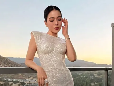 Lệ Quyên đăng đàn đầy ẩn ý