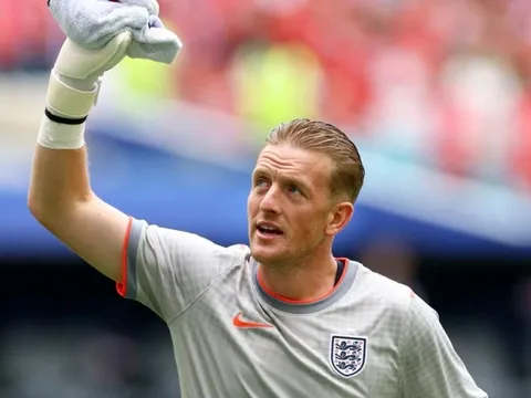 Pickford đi vào lịch sử tuyển Anh
