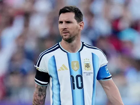 Messi xô đổ thêm kỷ lục World Cup