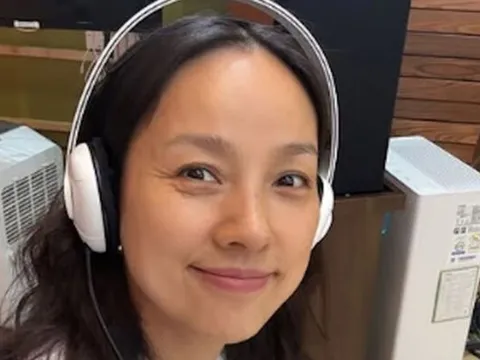 Lee Hyori gây chú ý với mặt mộc
