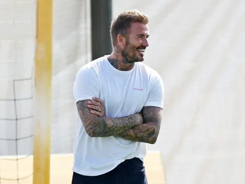 Beckham gây chú ý trên sân tập tuyển Anh
