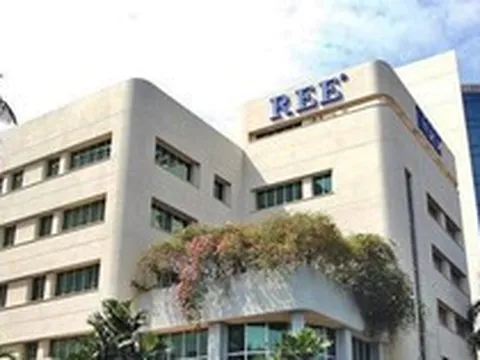 Bà Mai Thanh xúc động kể về 44 năm tại REE