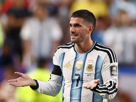 Xếp Messi trên Maradona, sao Argentina gặp tình huống khó xử