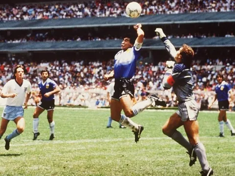 Argentina chọn 'áo may mắn' đấu tuyển Anh
