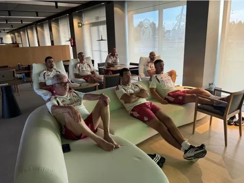 Bức ảnh gần 5 triệu view của Mourinho giữa trận Pháp - Tây Ban Nha