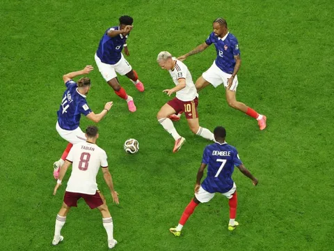 'Iniesta mới' khiến tuyển Pháp ôm hận