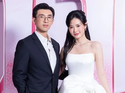 Vợ chồng Midu tình tứ giữa sự kiện, loạt khoảnh khắc ngọt ngào khiến fan 'tan chảy'
