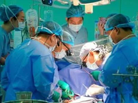 Trái tim từ Hà Nội vượt 1.700km xuyên Việt 'hồi sinh' bé trai 15 tuổi