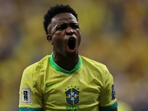 Hình ảnh tranh cãi của Vinicius sau khi bị loại khỏi World Cup