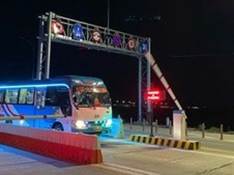 Ngày đầu thu phí tự động qua 5 đoạn tuyến cao tốc Bắc - Nam: Lưu thông nhanh chóng